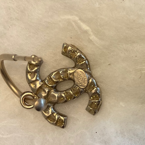 CHANEL Gold CC Logo Drop Earrings - Picture 4 of 4